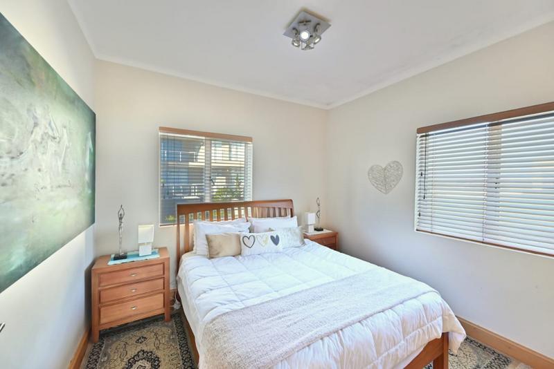 To Let 3 Bedroom Property for Rent in Dolphin Beach Western Cape